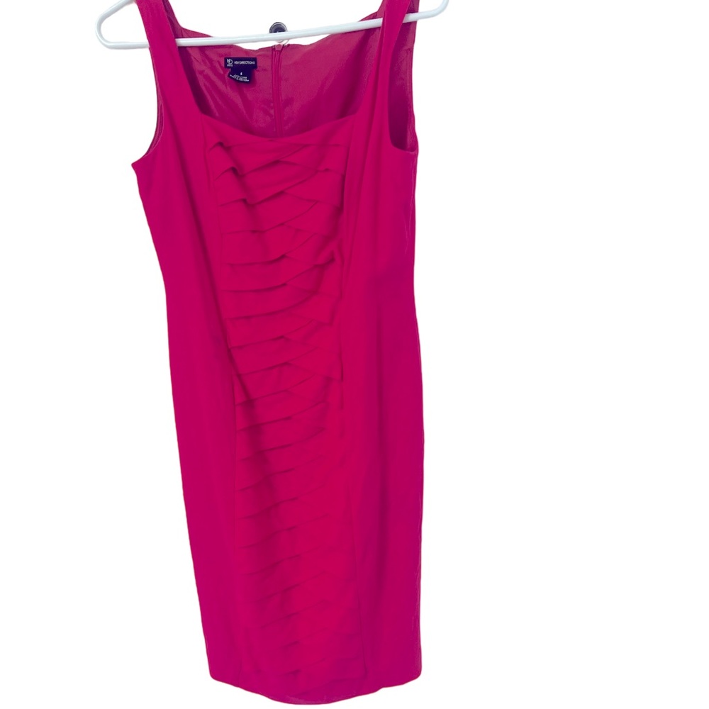 New Directions size 6 Linen and lined hot pink in color.